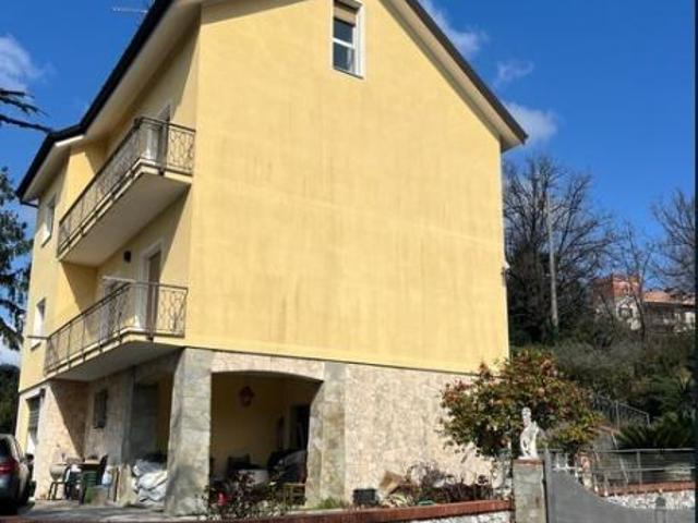Villa in vendita a Serra Riccò