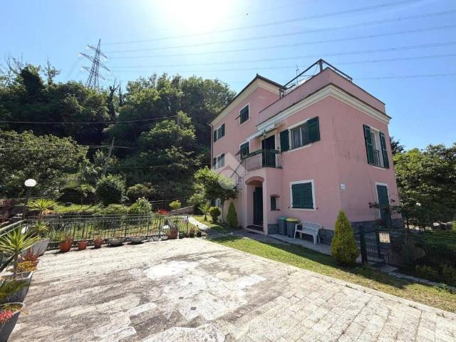 Villa in vendita a Serra Riccò GE