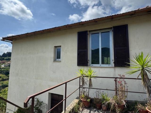 Villa in vendita a Serra Riccò GE