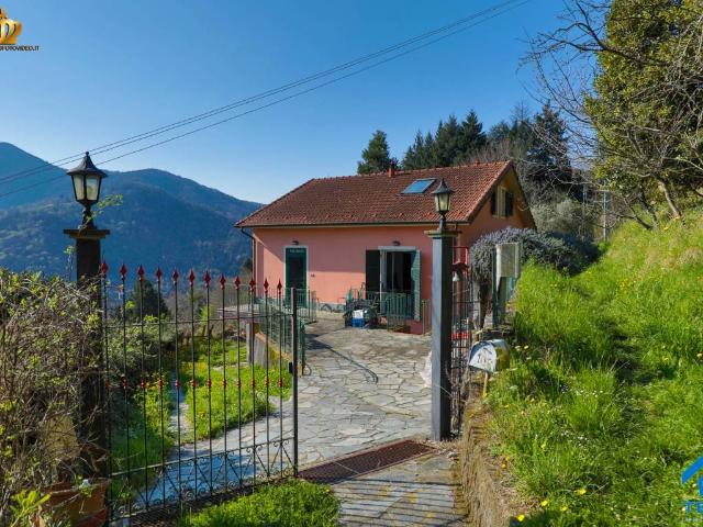 Villa in vendita a Serra Riccò GE