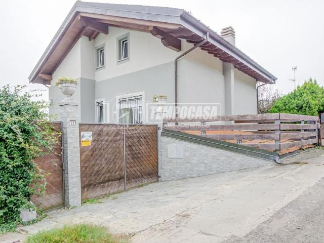 Villa in vendita a Sesto Calende