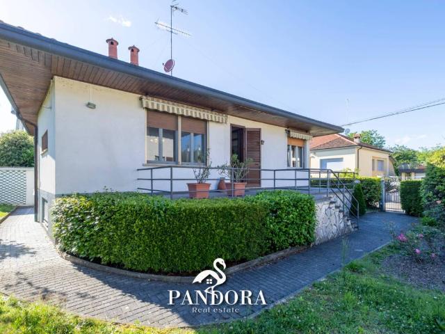 Villa in vendita a Sesto Calende VA