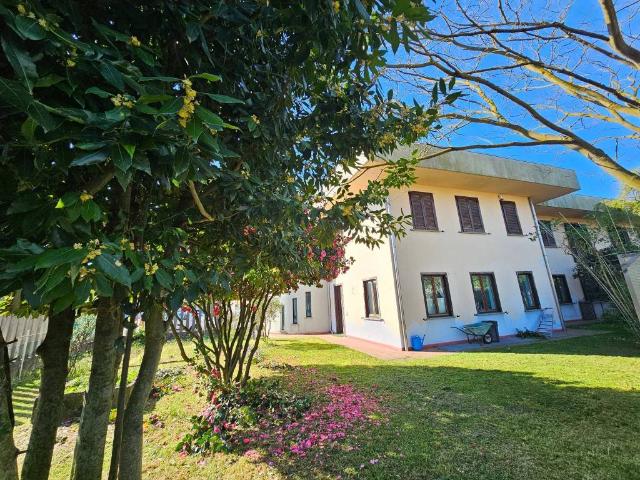 Villa in vendita a Sesto Calende VA