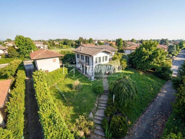 Villa in vendita a Sesto Calende VA