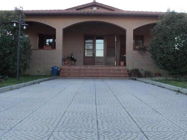 VILLA in VENDITA a SIENA SIENA, PRIMA PERIFERIA di 12 vani
