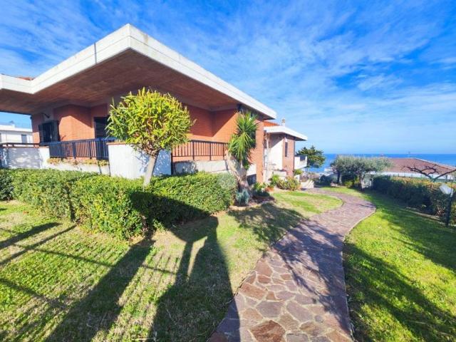Villa in vendita a Silvi TE