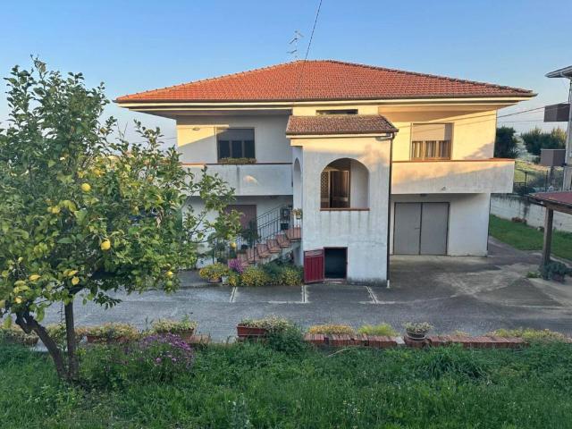 Villa in vendita a Silvi TE