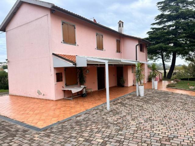 Villa in vendita a Sirolo AN