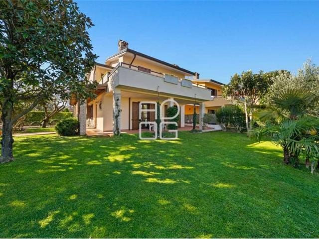 Villa in vendita a Sirmione BS