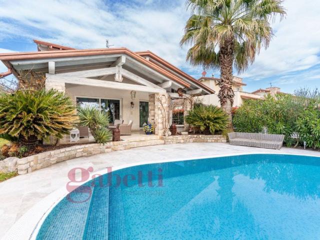 Villa in vendita a Sirmione BS