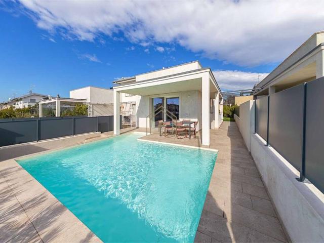 Villa in vendita a Sirmione BS