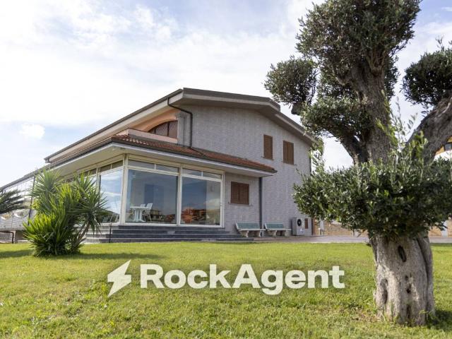 Villa in vendita a Stalettì CZ