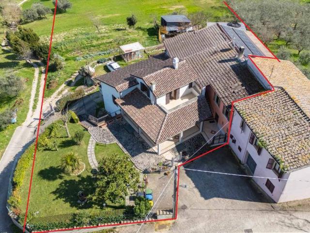Villa in vendita a Stroncone TR