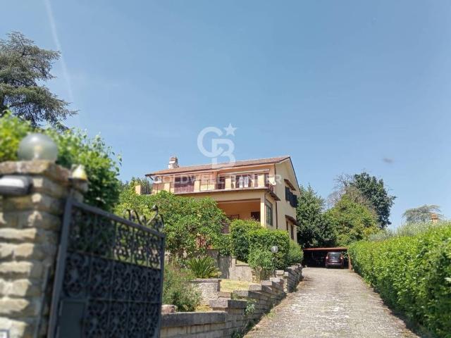 Villa in vendita a Sutri VT