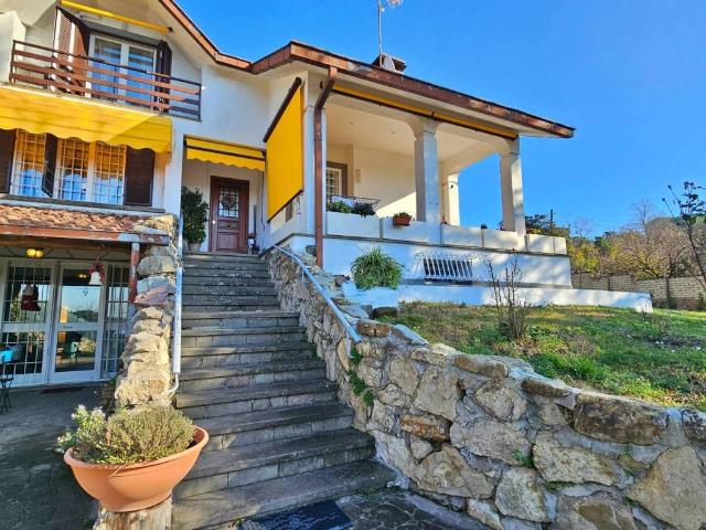 Villa in vendita a Sutri VT