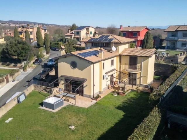 Villa in vendita a Sutri VT