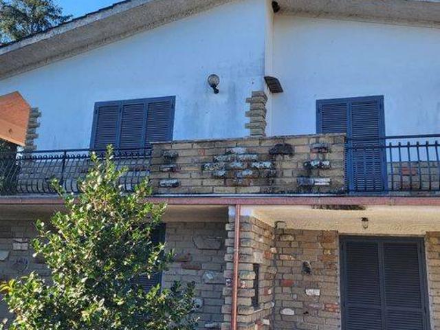 Villa in vendita a Sutri VT