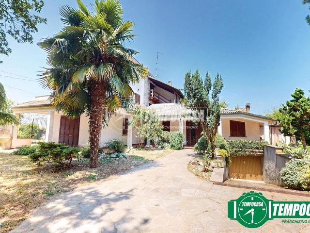 Villa in vendita a Suardi