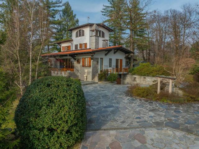 Villa in vendita a Sumirago VA