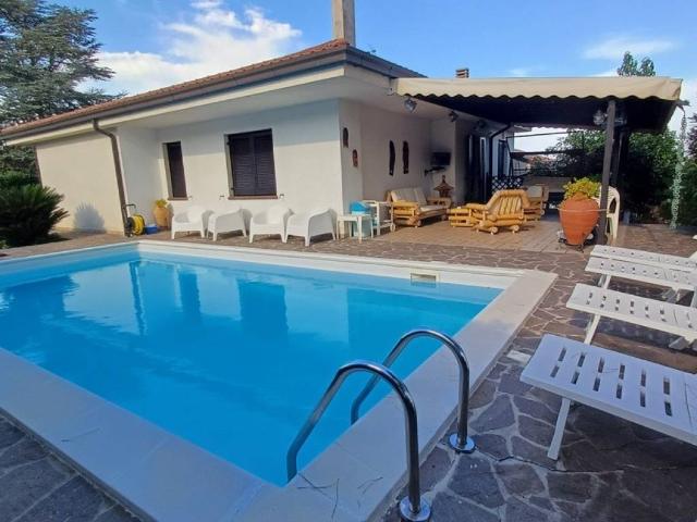 Villa in vendita a Potenza Picena MC