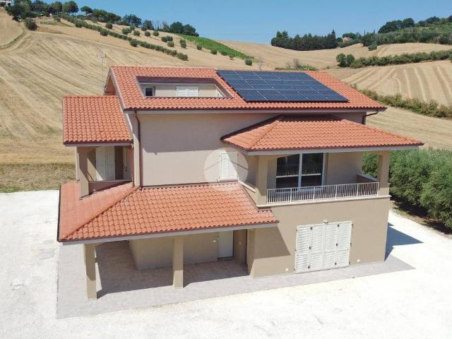 Villa in vendita a Potenza Picena MC