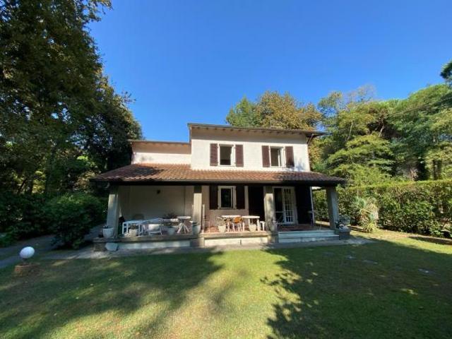 Villa in vendita a Poveromo Massa 150 mq Rif: 1397048