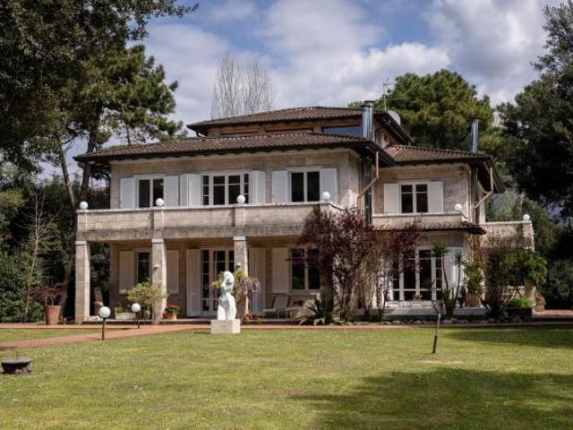 Villa in vendita a Poveromo Massa 757 mq Rif: 1339966