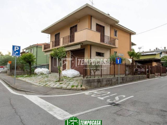 Casa indipendente in vendita a Pozzuolo Martesana MI
