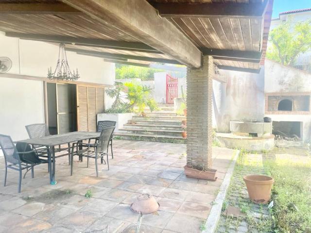 Villa in vendita a Pozzuoli NA