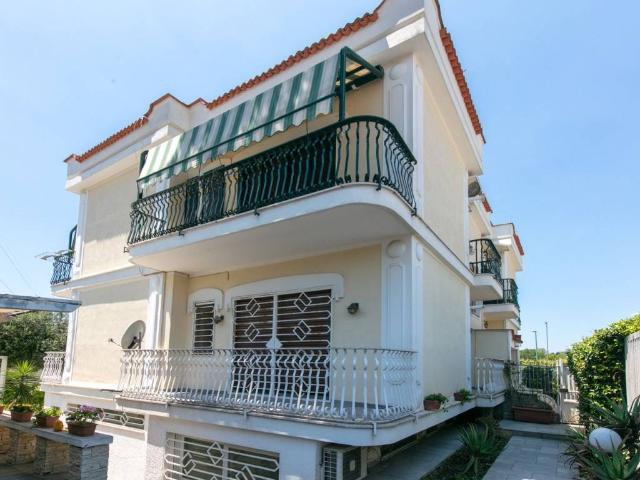 Villa in vendita a Pozzuoli NA
