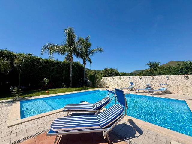 Villa in vendita a Pozzuoli NA