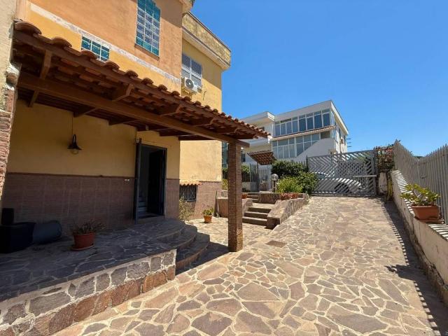 Villa in vendita a Pozzuoli NA