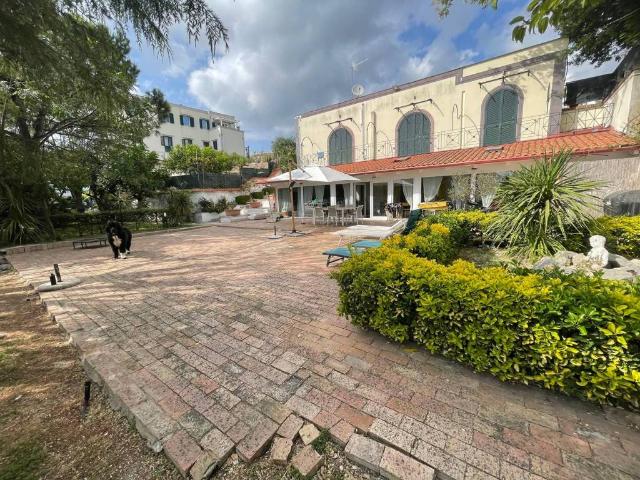 Villa in vendita a Pozzuoli NA