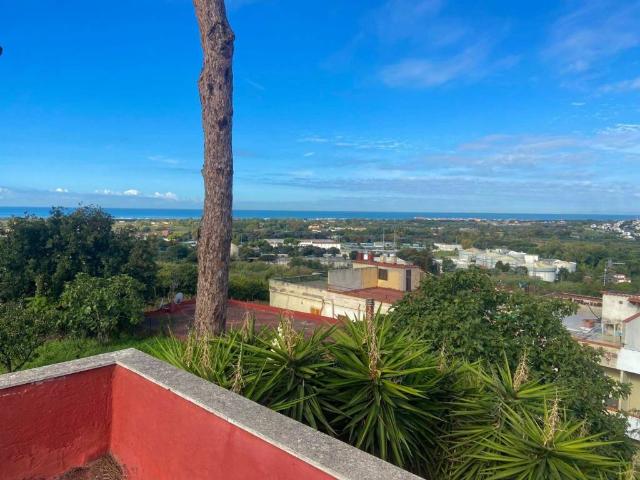 Villa in vendita a Pozzuoli NA
