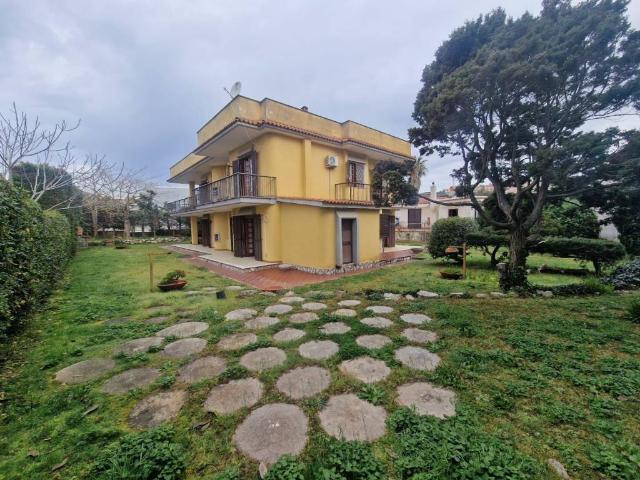 Villa in vendita a Pozzuoli NA