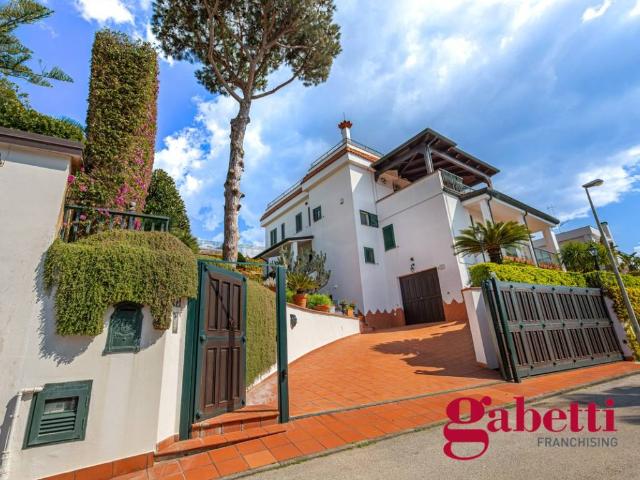 Villa in vendita a Pozzuoli NA