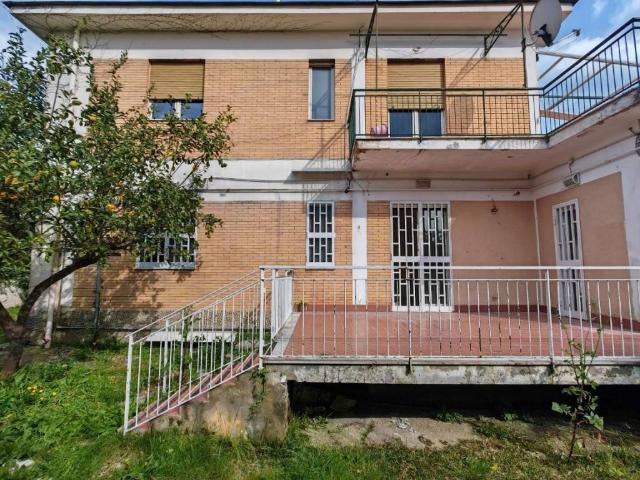 Villa in vendita a Pozzuoli NA