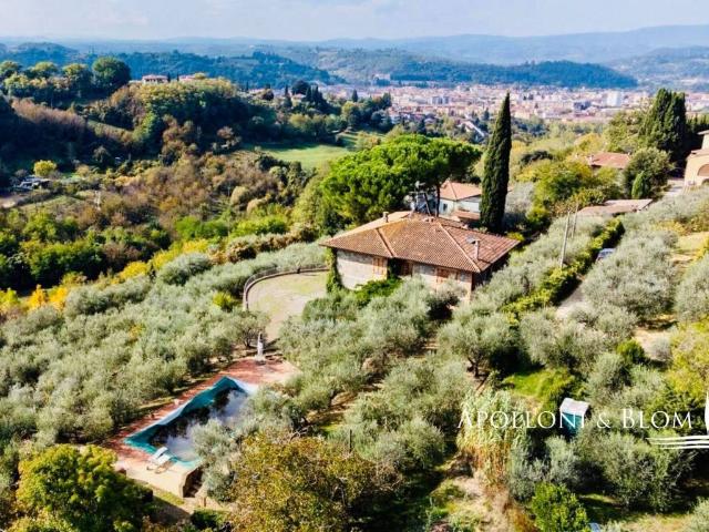 Villa in vendita a Poggibonsi SI