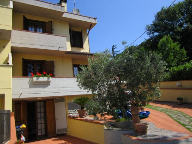 VILLA in VENDITA a POGGIO A CAIANO comeana di 7 vani