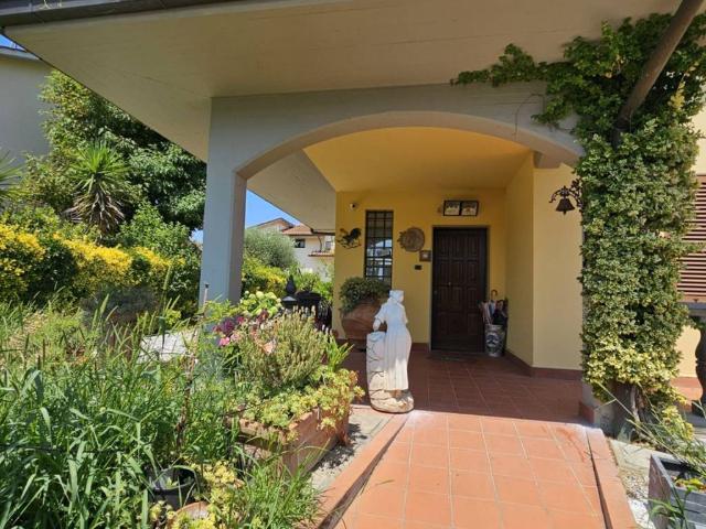 Villa in vendita a Poggio a Caiano PO