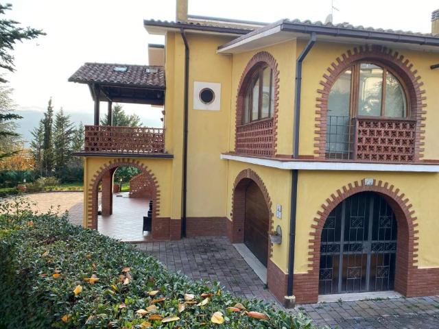 Villa in vendita a Poggio Picenze AQ