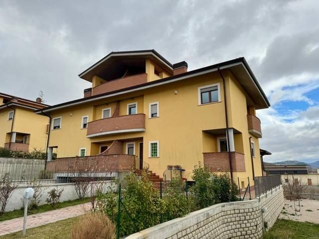 Villa in vendita a Poggio Picenze AQ