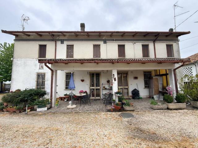 Villa in vendita a Poggio Rusco MN