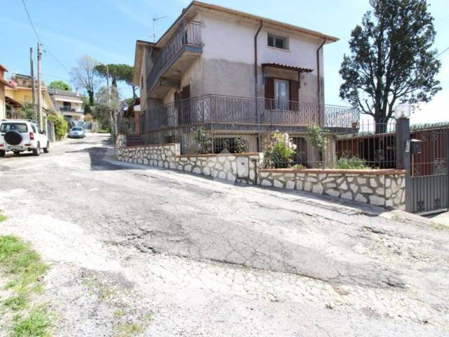 Villa in vendita a Poggio San Lorenzo RI