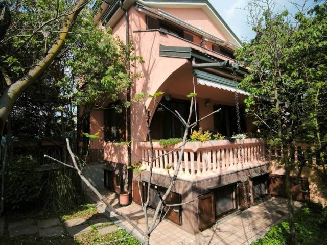 Villa in vendita a Pognano BG