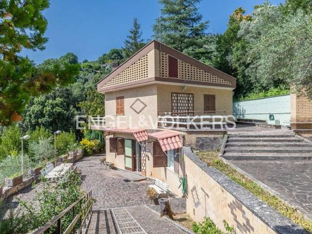 Villa in vendita a Poli