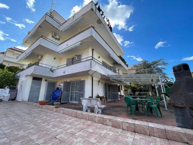 Villa in vendita a Pollena Trocchia NA