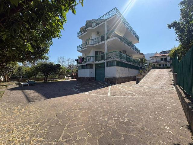Villa in vendita a Pollena Trocchia NA