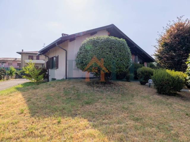 Villa in vendita a Pombia NO