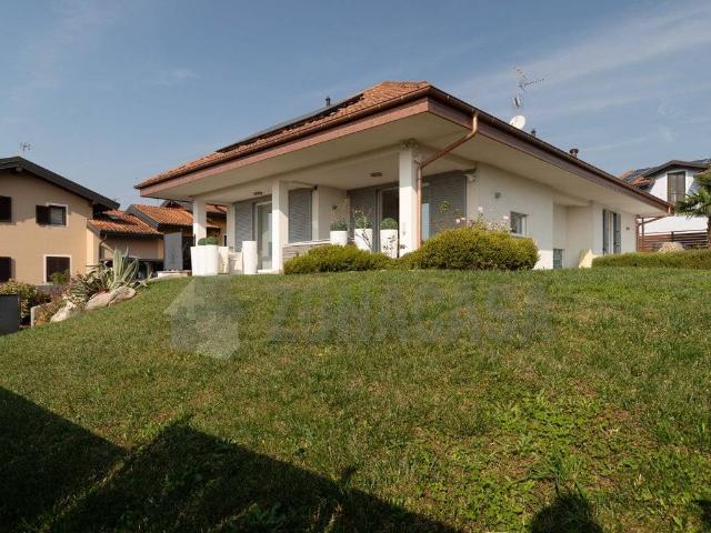 Villa in vendita a Pombia NO